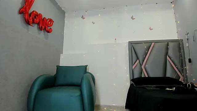 Esterlindez online show from 07/21/26, 08:33