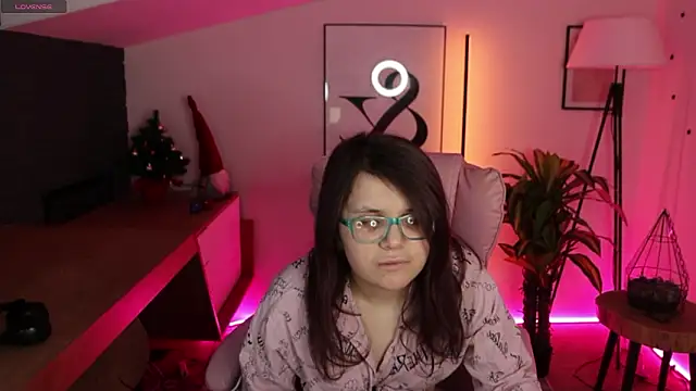 Snapshot of Ariell_Mini chatting on 01/18/26, 02:21 Ariell Mini online show from 01/18/26, 02:21