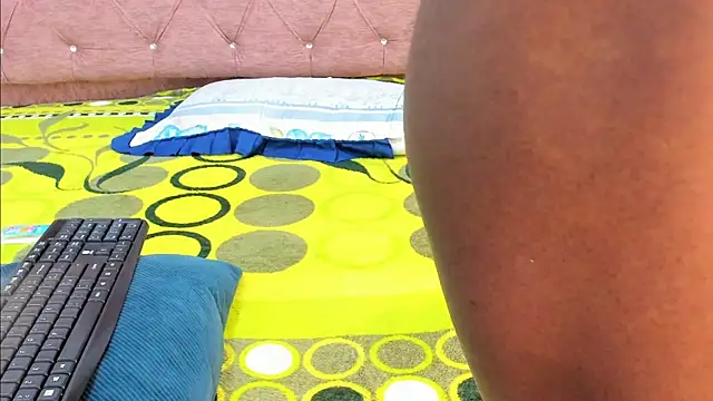 Snapshot of Jazmin040_ chatting on 01/15/26, 11:59 Jazmin040 online show from 01/15/26, 11:59