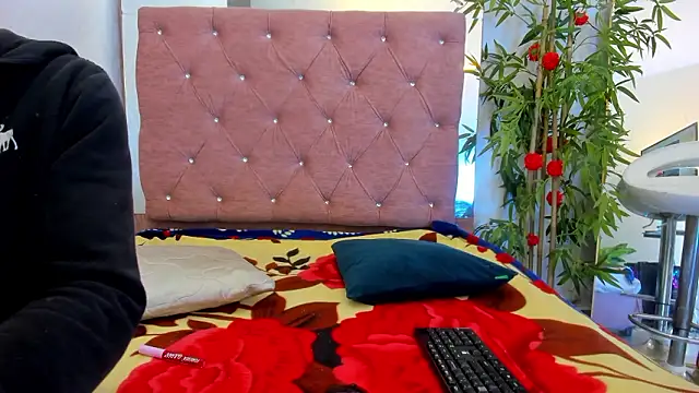 Snapshot of Jazmin040_ chatting on 03/09/26, 11:47 Jazmin040 online show from 03/09/26, 11:47