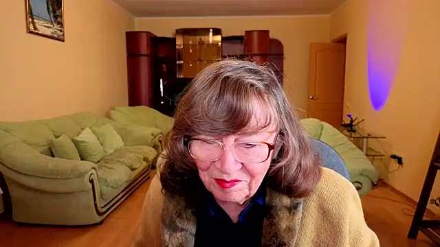 Snapshot of Betty_Bricks chatting on 12/13/25, 07:53 Betty Bricks online show from 12/13/25, 07:53