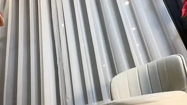 Snapshot of J-Jasmin chatting on 12/17/25, 04:35 J-Jasmin online show from 12/17/25, 04:35