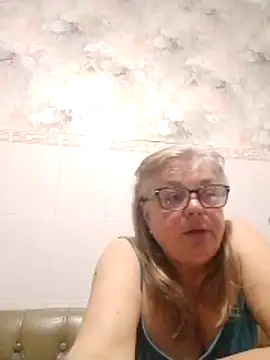 Snapshot of LinaLight88 chatting on 05/14/26, 08:59 LinaLight88 online show from 05/14/26, 08:59