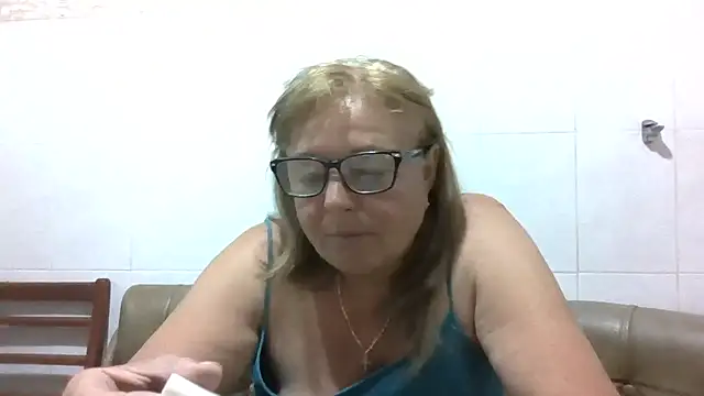 Snapshot of LinaLight88 chatting on 06/25/26, 08:13 LinaLight88 online show from 06/25/26, 08:13