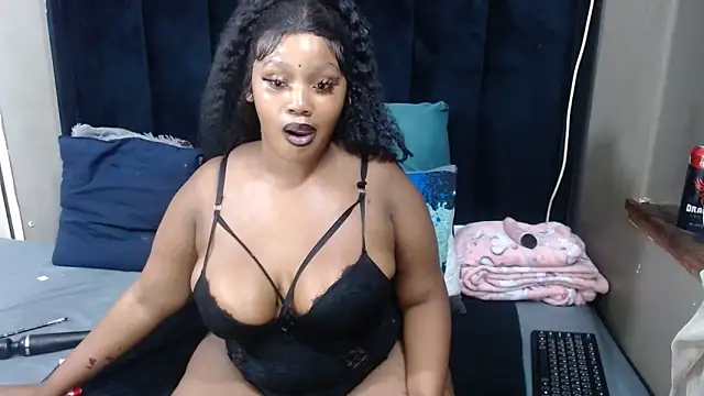 Snapshot of THICKBARBIE32 chatting on 05/13/26, 10:49 THICKBARBIE32 online show from 05/13/26, 10:49