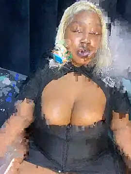 Snapshot of THICKBARBIE32 chatting on 07/10/26, 12:59 THICKBARBIE32 online show from 07/10/26, 12:59