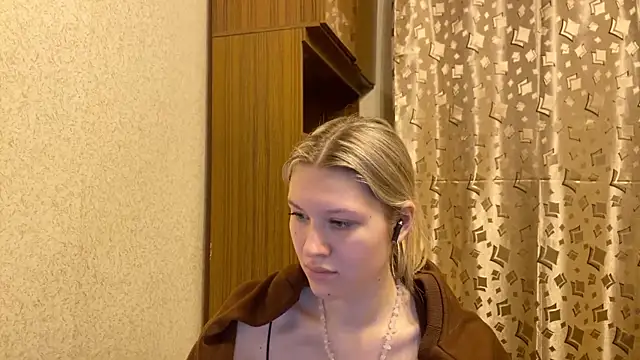 SkyeDavis online show from 12/18/25, 07:09