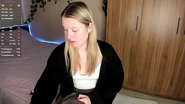 SkyeDavis online show from 03/26/26, 01:06