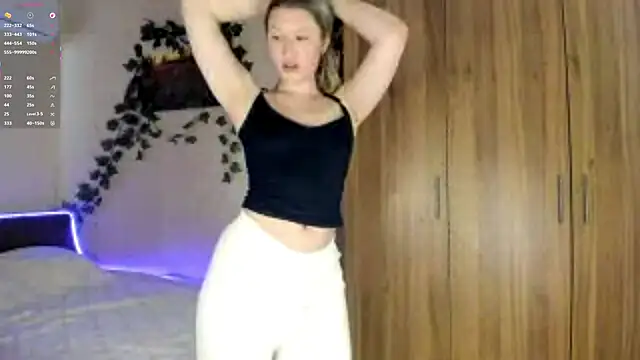 Snapshot of SkyeDavis chatting on 05/29/26, 02:04 SkyeDavis online show from 05/29/26, 02:04