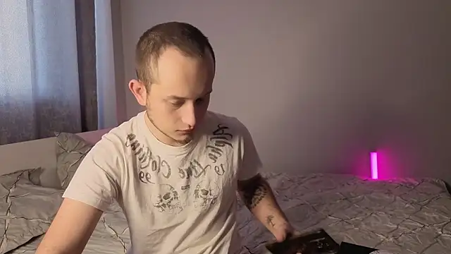 Snapshot of Pearl_couple chatting on 02/10/26, 09:02 Pearl couple online show from 02/10/26, 09:02