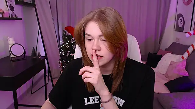 Snapshot of Alison_Doody chatting on 12/23/25, 07:39 Alison Doody online show from 12/23/25, 07:39