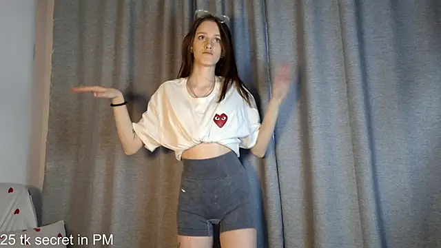 Snapshot of LisaBoddy chatting on 05/13/26, 02:14 LisaBoddy online show from 05/13/26, 02:14