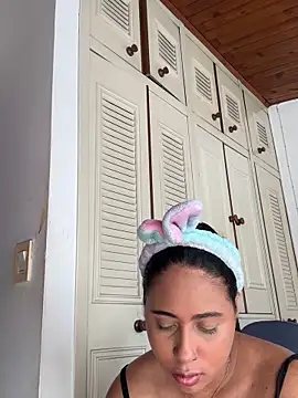 Snapshot of Valery__lovex chatting on 05/04/26, 01:07 Valery lovex online show from 05/04/26, 01:07