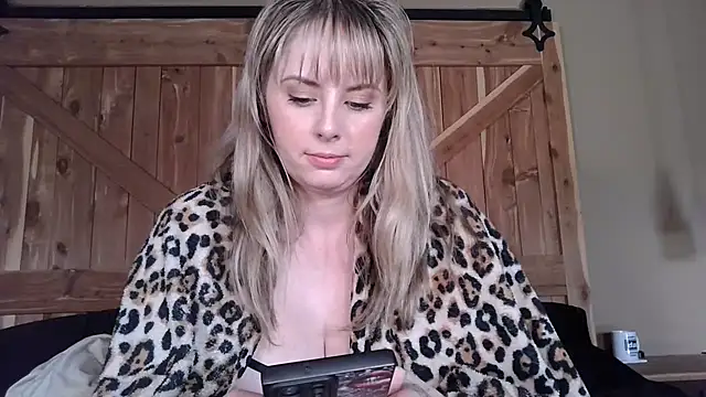 onesmittenkitten online show from 03/03/26, 05:52