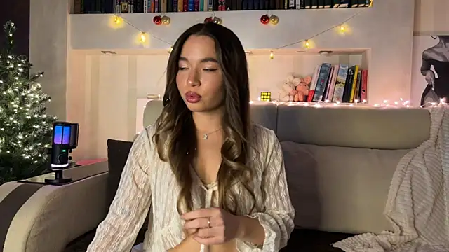 Avvechloe online show from 12/17/25, 08:48