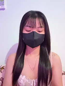 Snapshot of ___KARA___ chatting on 12/19/25, 11:45 KARA online show from 12/19/25, 11:45