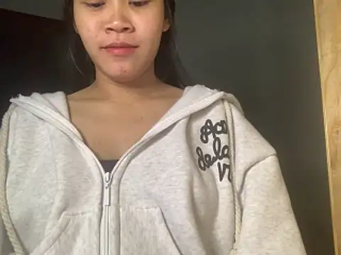 Bitsy2004 online show from 12/18/25, 04:13