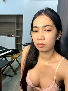 LINAA-KUTE online show from 12/17/25, 06:03