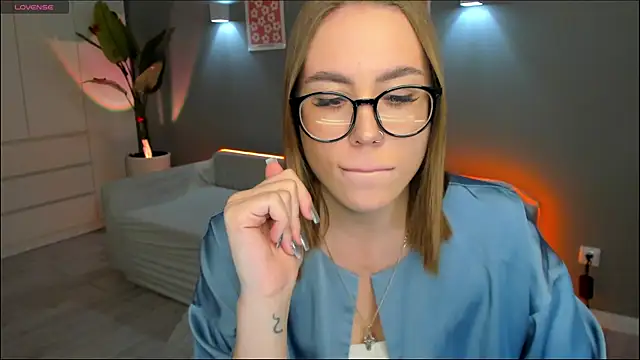 Snapshot of Aurelia_Voss chatting on 01/17/26, 08:01 Aurelia Voss online show from 01/17/26, 08:01