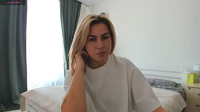 Snapshot of Roxi_Joy chatting on 02/20/26, 01:22 Roxi Joy online show from 02/20/26, 01:22