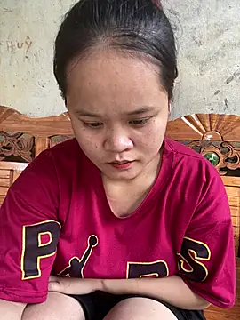 Snapshot of Thanhhuyen001 chatting on 01/18/26, 04:49 Thanhhuyen001 online show from 01/18/26, 04:49