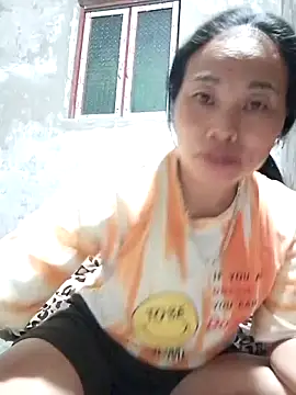 Snapshot of Maikha08 chatting on 05/25/26, 12:44 Maikha08 online show from 05/25/26, 12:44