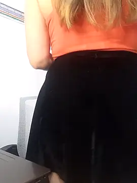 SofiEsteves online show from 12/16/25, 06:46