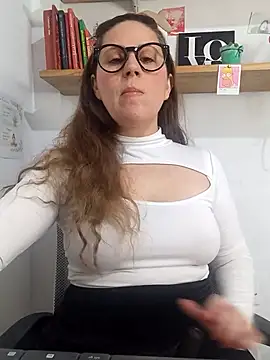 Snapshot of SofiEsteves chatting on 05/01/26, 03:05 SofiEsteves online show from 05/01/26, 03:05