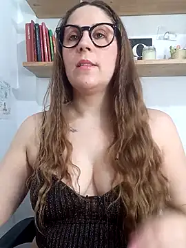 Snapshot of SofiEsteves chatting on 05/20/26, 02:01 SofiEsteves online show from 05/20/26, 02:01