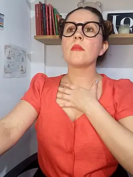 Snapshot of SofiEsteves chatting on 06/01/26, 06:42 SofiEsteves online show from 06/01/26, 06:42