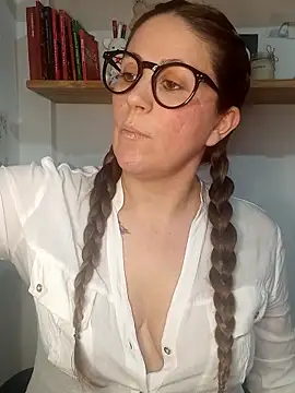 SofiEsteves online show from 06/18/26, 05:28