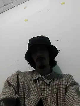 sk8-boy online show from 01/18/26, 04:16