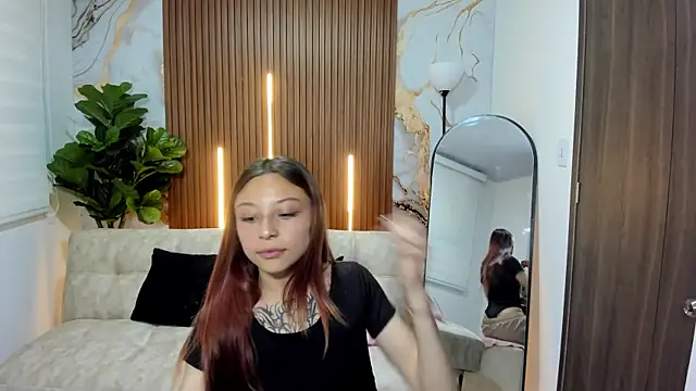 Nickie reed  online show from 12/17/25, 08:15