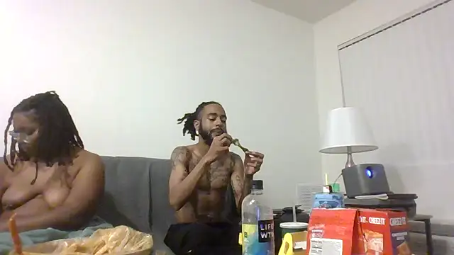 AverageAnt  online show from 02/25/26, 04:44