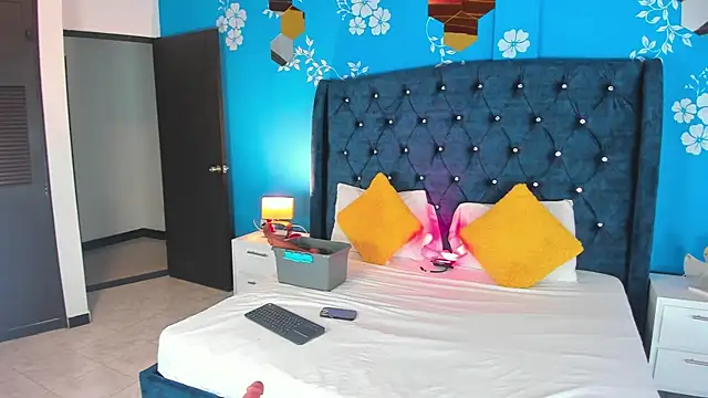 Issa Clark01 online show from 02/13/26, 09:44