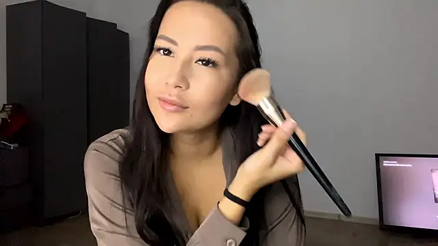 Snapshot of Your_Mel0dy chatting on 12/22/25, 10:34 Your Mel0dy online show from 12/22/25, 10:34