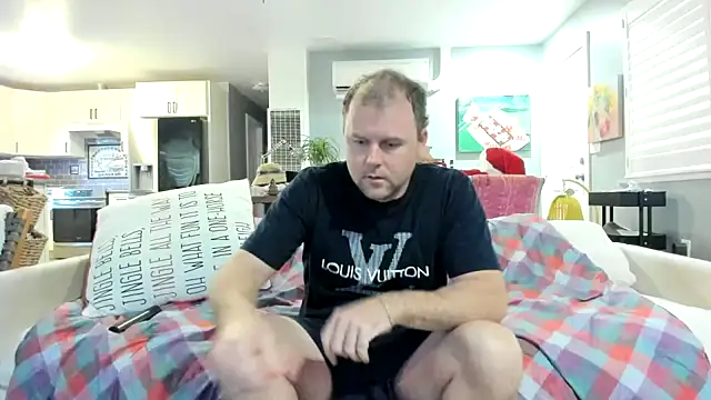 Snapshot of Studmuffin4you chatting on 02/14/26, 12:18 Studmuffin4you online show from 02/14/26, 12:18