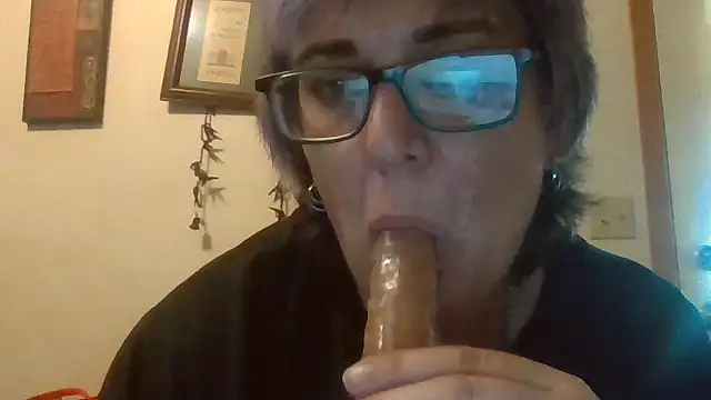 Snapshot of becky1111 chatting on 06/26/26, 11:53 becky1111 online show from 06/26/26, 11:53