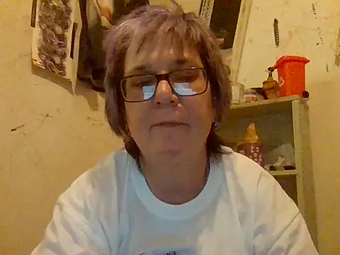 Snapshot of becky1111 chatting on 06/27/26, 05:29 becky1111 online show from 06/27/26, 05:29