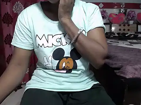 Snapshot of surbhi01 chatting on 06/03/26, 07:11 surbhi01 online show from 06/03/26, 07:11