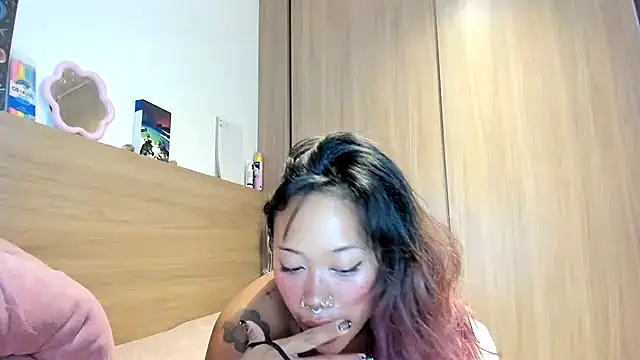 Snapshot of heavenngirlyy444 chatting on 01/09/26, 04:48 heavenngirlyy444 online show from 01/09/26, 04:48