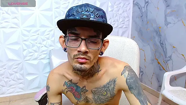 Boy tatto77 online show from 04/05/26, 02:36