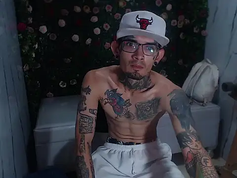 Boy tatto77 online show from 04/09/26, 03:17