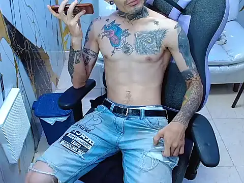 Snapshot of Boy_tatto77 chatting on 06/13/26, 12:47 Boy tatto77 online show from 06/13/26, 12:47