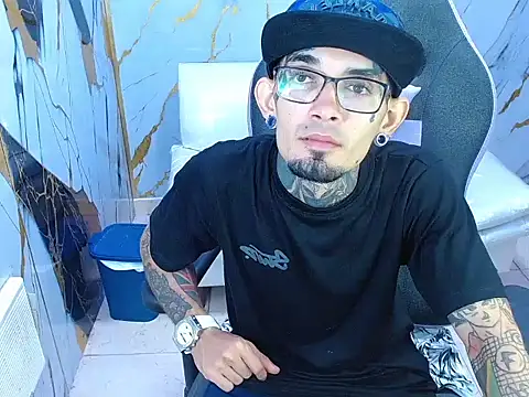 Snapshot of Boy_tatto77 chatting on 07/22/26, 01:52 Boy tatto77 online show from 07/22/26, 01:52