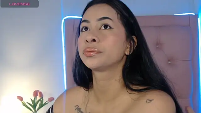 Snapshot of Olivia_gray69 chatting on 02/14/26, 12:13 Olivia gray69 online show from 02/14/26, 12:13