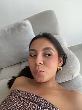 Nicollewest1 online show from 03/28/26, 08:19