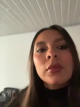 Nicollewest1 online show from 06/10/26, 10:30