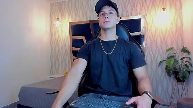 Noah Clarkk online show from 03/18/26, 05:27