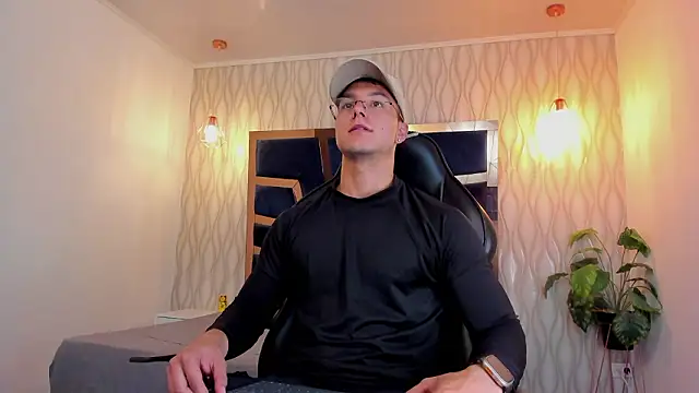 Noah Clarkk online show from 03/19/26, 05:28